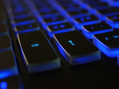 Computer tastatur med lys i tæt på